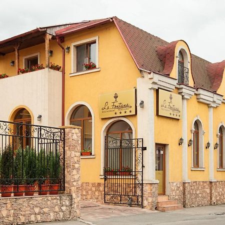 Pension La Fontana Baia Mare Exteriér fotografie