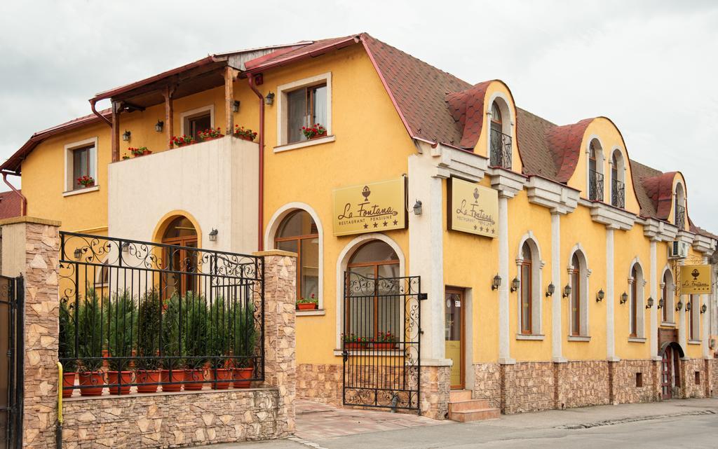 Pension La Fontana Baia Mare Exteriér fotografie