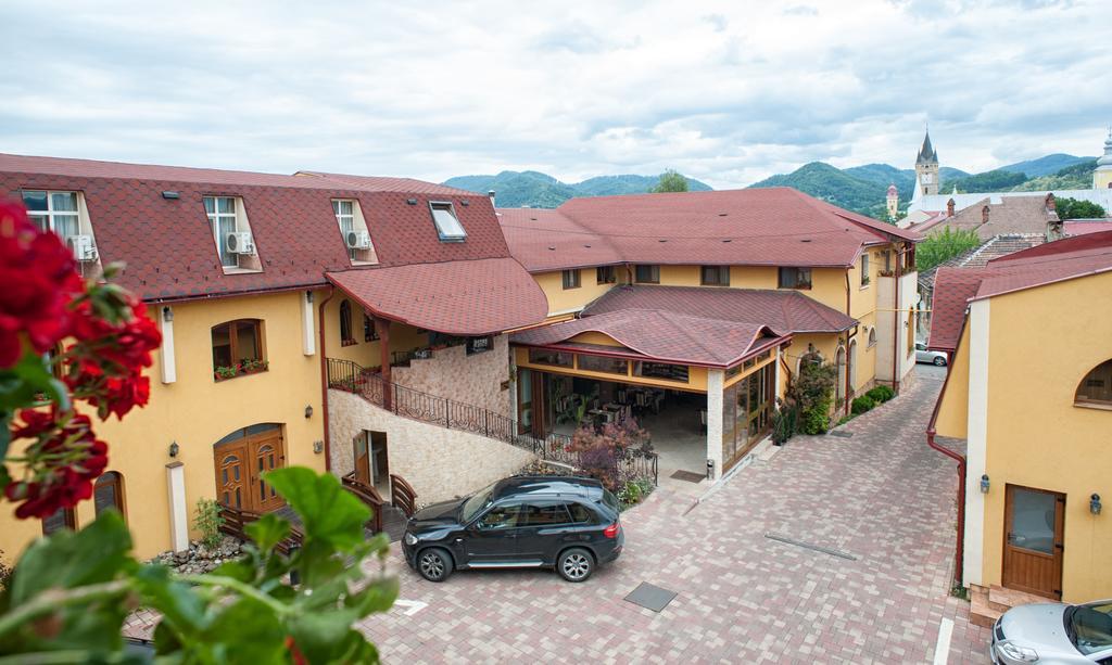Pension La Fontana Baia Mare Exteriér fotografie